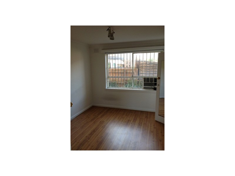 6/11  Marine Pde, St Kilda VIC 3182