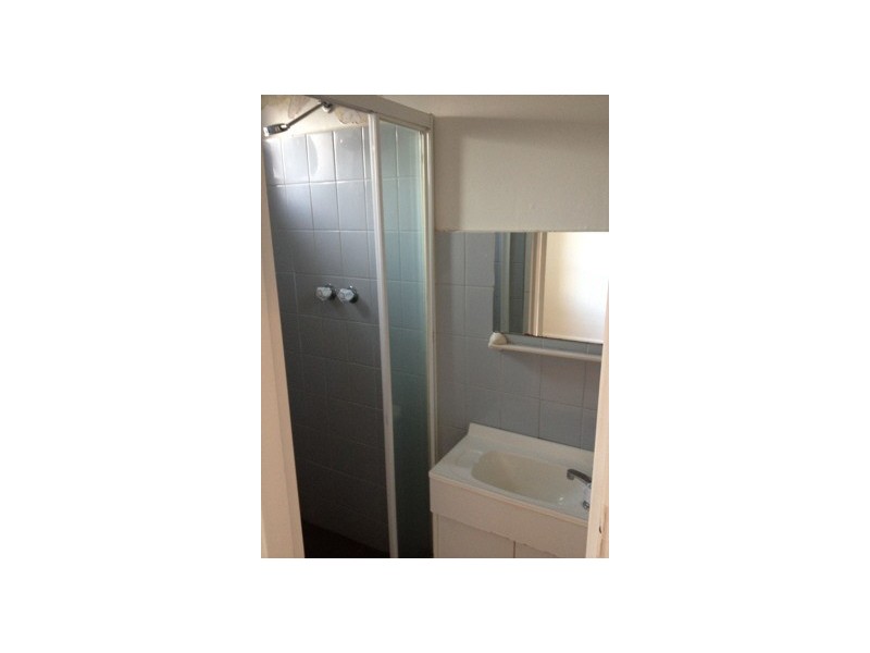 6/11  Marine Pde, St Kilda VIC 3182