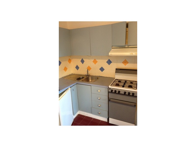 6/11  Marine Pde, St Kilda VIC 3182