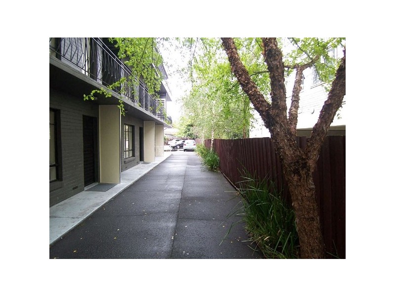9/131  Glenhunlty Road, Elwood VIC 3184