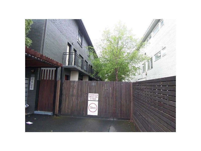 9/131  Glenhunlty Road, Elwood VIC 3184