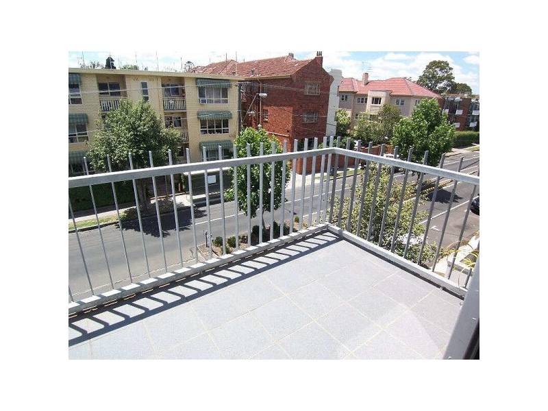 32/220  Barkly Street, St Kilda VIC 3182