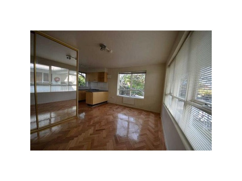 16/4  Wando Grove, St Kilda East VIC 3183