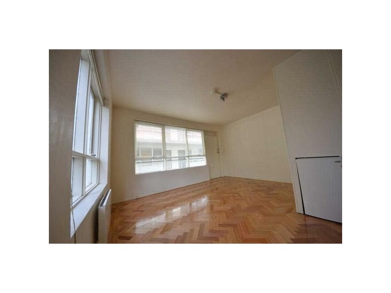 16/4  Wando Grove, St Kilda East VIC 3183