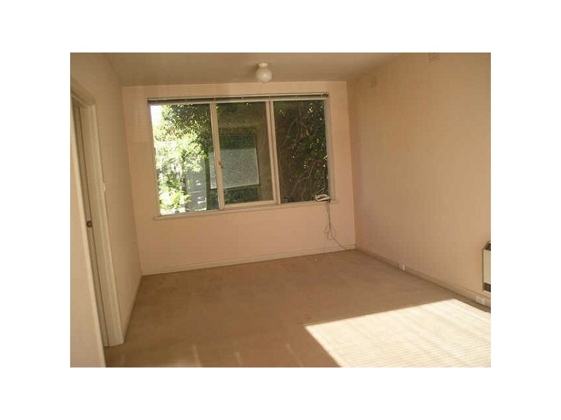 03/12  Robe Street, St Kilda VIC 3182