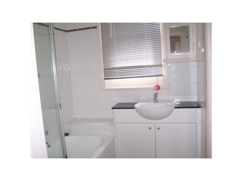 2/75a  Fitzroy Street, St Kilda VIC 3182