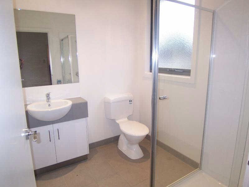 2/63  Victor Road, Bentleigh East VIC 3165