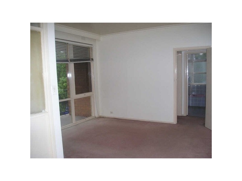 06/12  Robe Street, St Kilda VIC 3182
