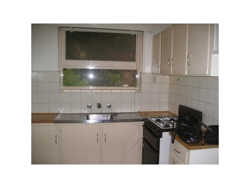 08/12  Robe Street, St Kilda VIC 3182