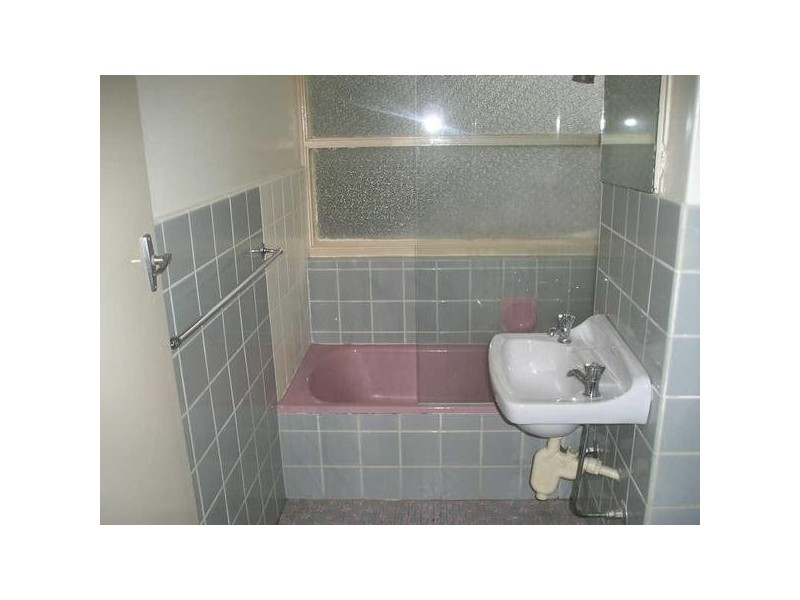 08/12  Robe Street, St Kilda VIC 3182