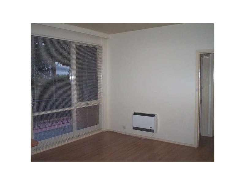 08/12  Robe Street, St Kilda VIC 3182