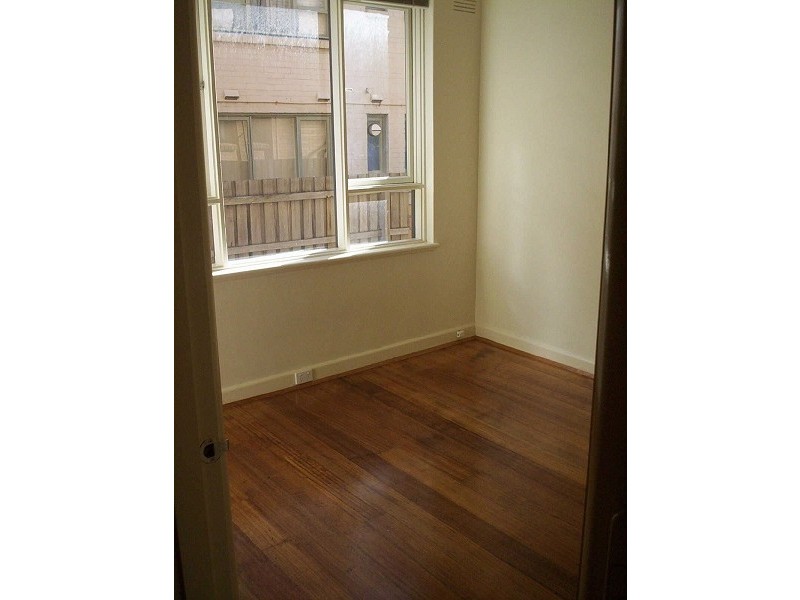 2/17a  Burnett St, St Kilda VIC 3182