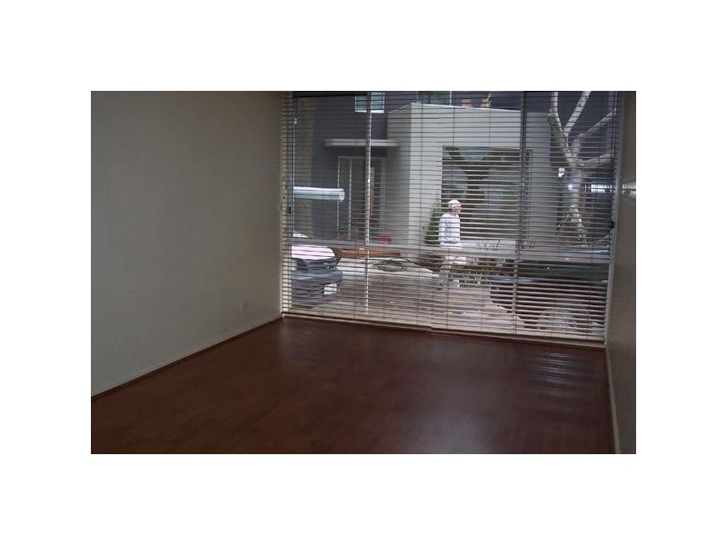 4/244  Barkly Street, St Kilda VIC 3182