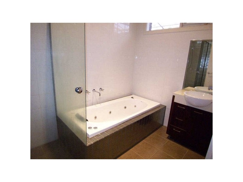 2/1  Draper Street, Mckinnon VIC 3204