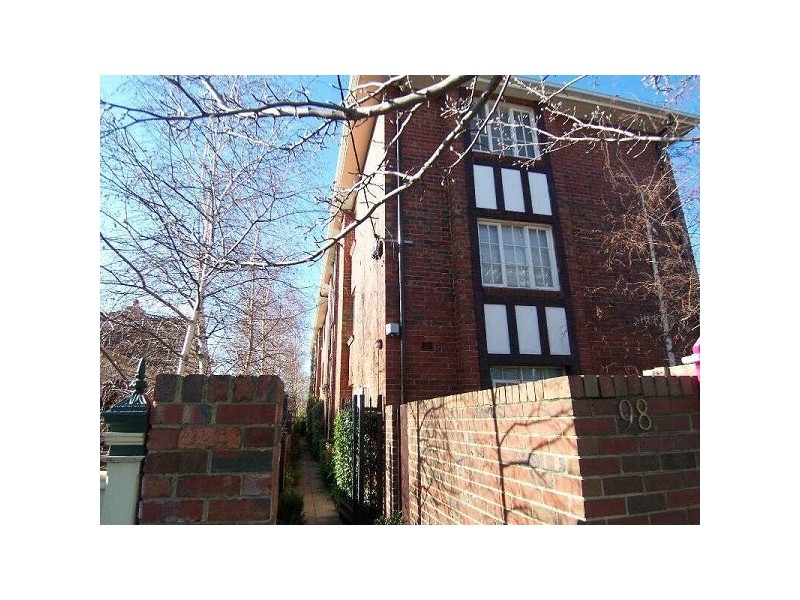 9/98  Park Street, St Kilda West VIC 3182