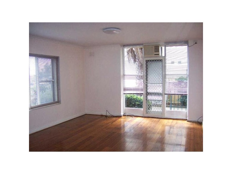 25/11  Marine Parade, St Kilda VIC 3182