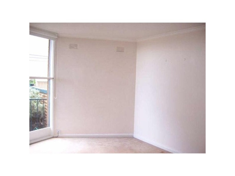 25/11  Marine Parade, St Kilda VIC 3182