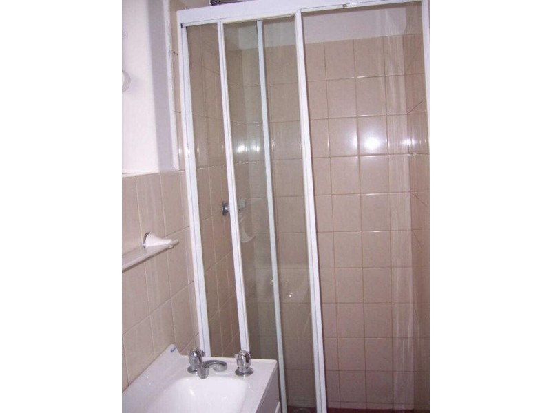 25/11  Marine Parade, St Kilda VIC 3182