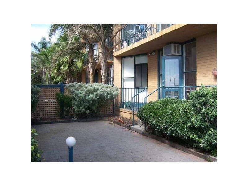 25/11  Marine Parade, St Kilda VIC 3182