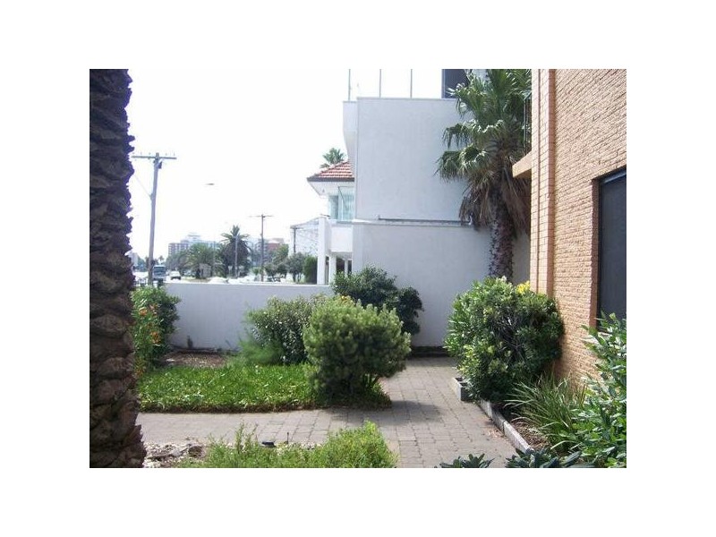 25/11  Marine Parade, St Kilda VIC 3182