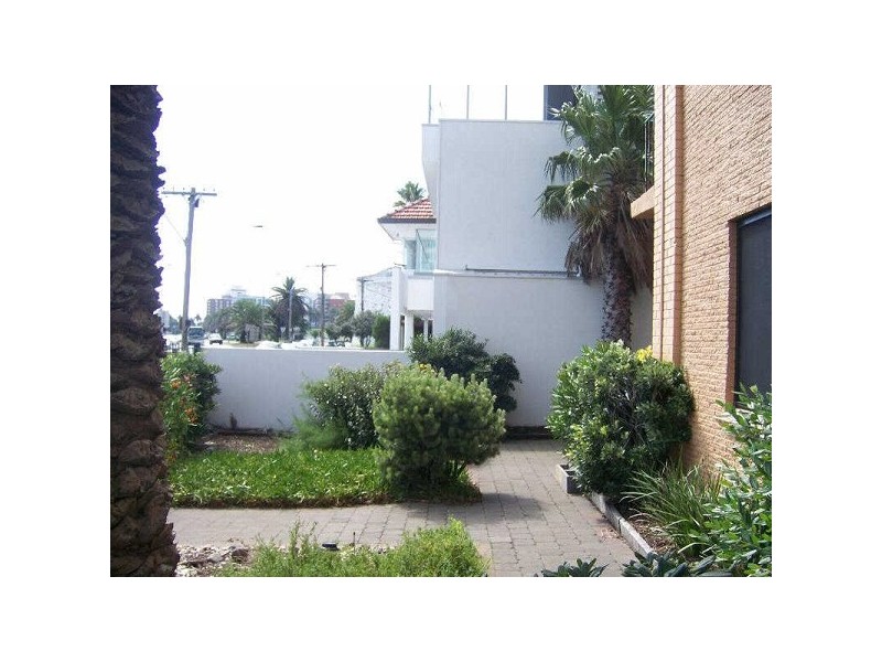 25/11  Marine Parade, St Kilda VIC 3182