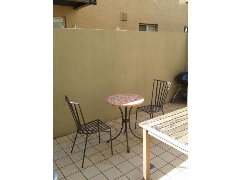 4/12  Acland Street, St Kilda VIC 3182