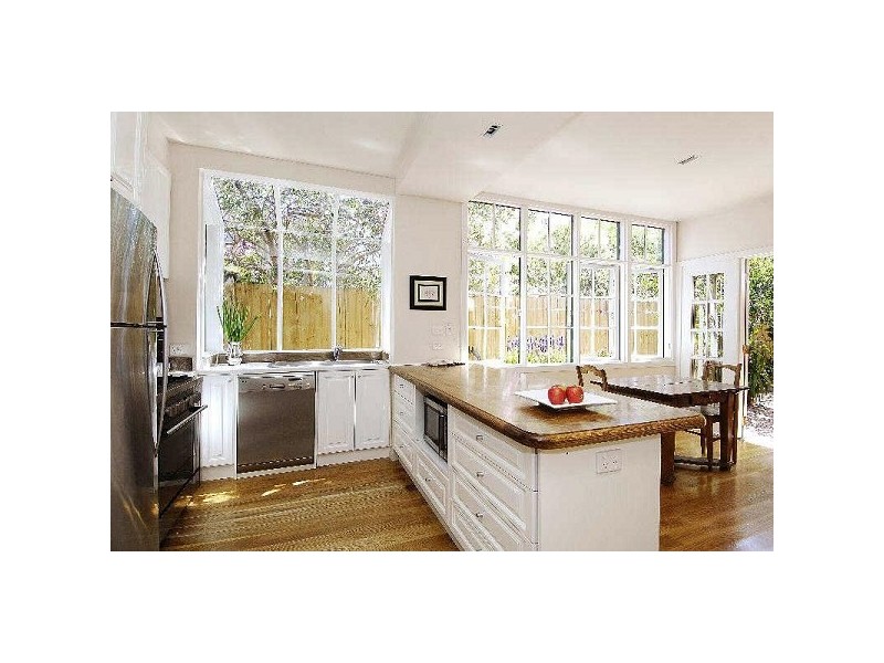 8  Mary Street, St Kilda West VIC 3182