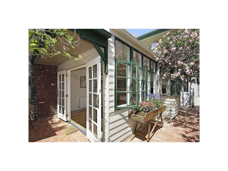 8  Mary Street, St Kilda West VIC 3182