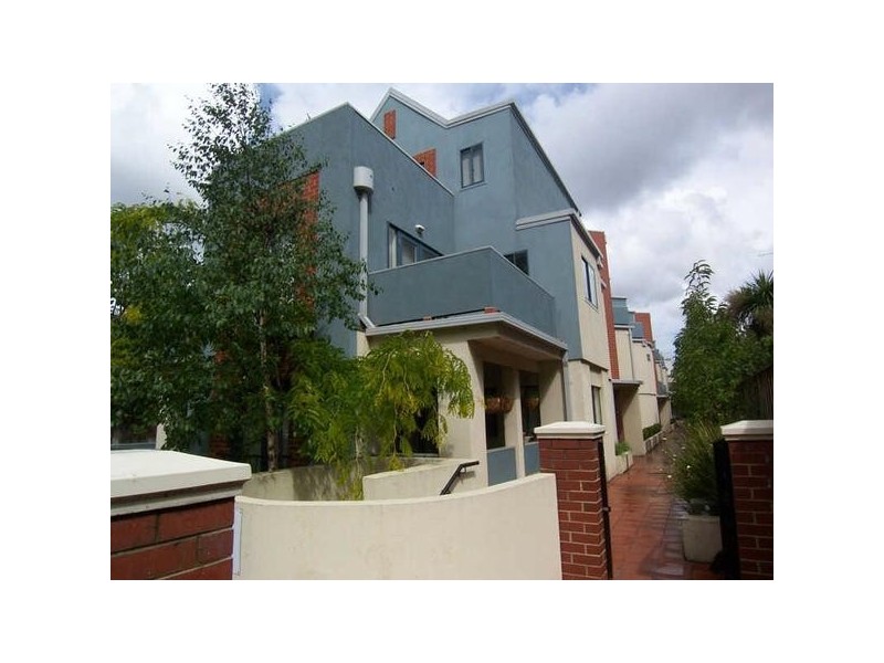 16/5  Dickens Street, Elwood VIC 3184