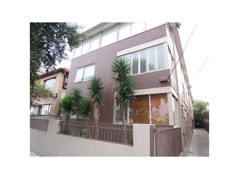 8/20  Marine Parade, St Kilda VIC 3182