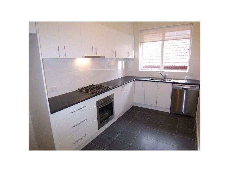 8/20  Marine Parade, St Kilda VIC 3182