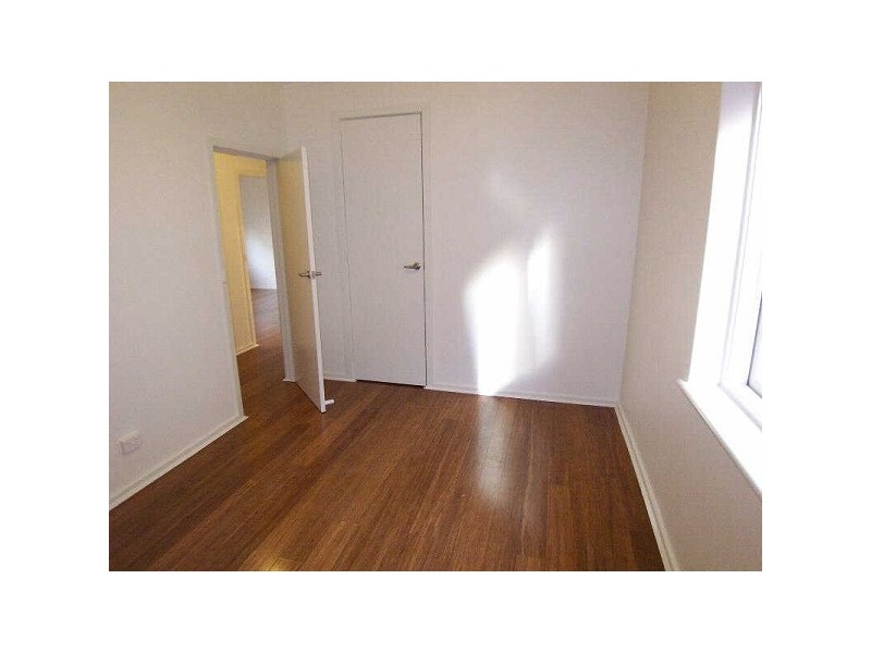 8/20  Marine Parade, St Kilda VIC 3182