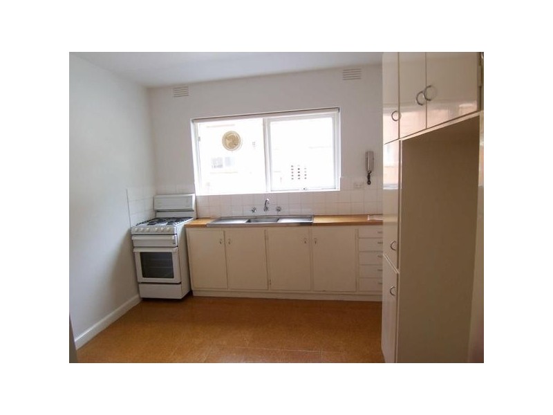 4/27  Mitford Street, St Kilda VIC 3182