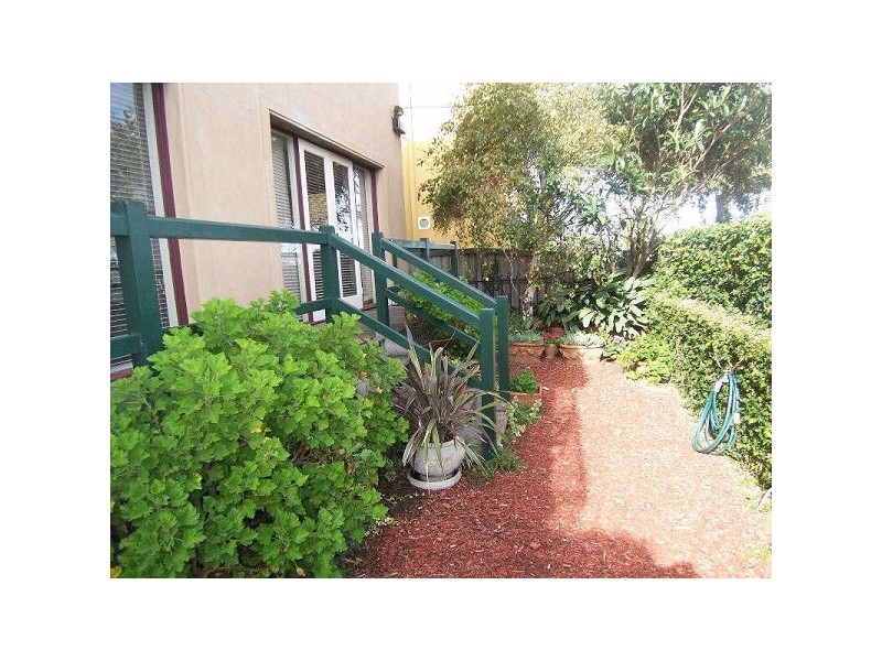 1A/19  Marine Parade, St Kilda VIC 3182