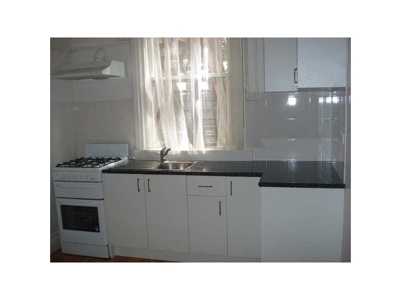 2/18  Gurner Street, St Kilda VIC 3182