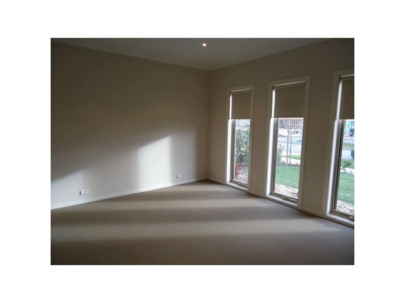 6 Ercildoune Court, Cranbourne West VIC 3977