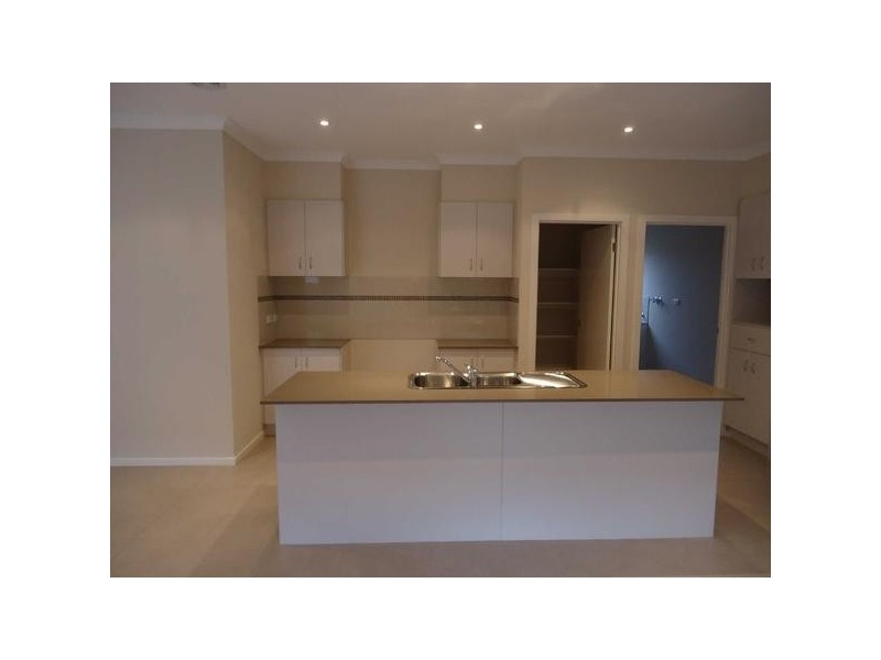 6 Ercildoune Court, Cranbourne West VIC 3977