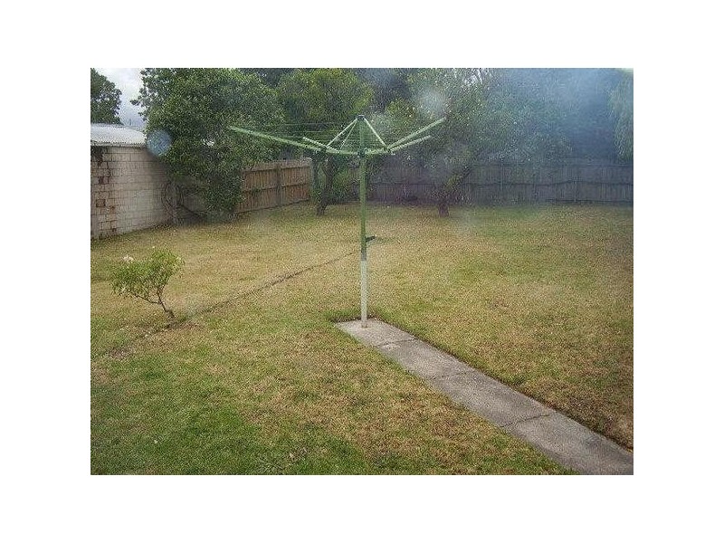 18  Norfolk Crescent, Frankston North VIC 3200