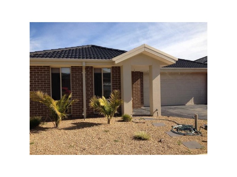 14  Eden Avenue, Skye VIC 3977