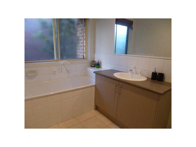 13 Riviera Drive, Pakenham VIC 3810