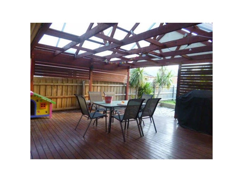 13 Riviera Drive, Pakenham VIC 3810