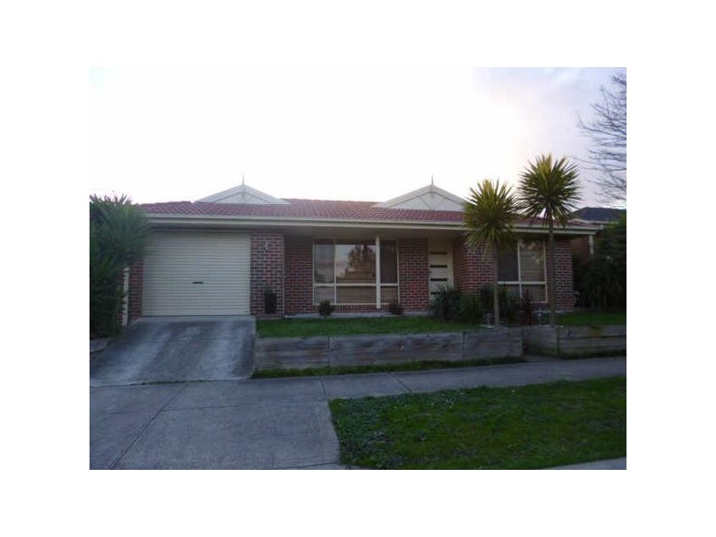 13 Riviera Drive, Pakenham VIC 3810