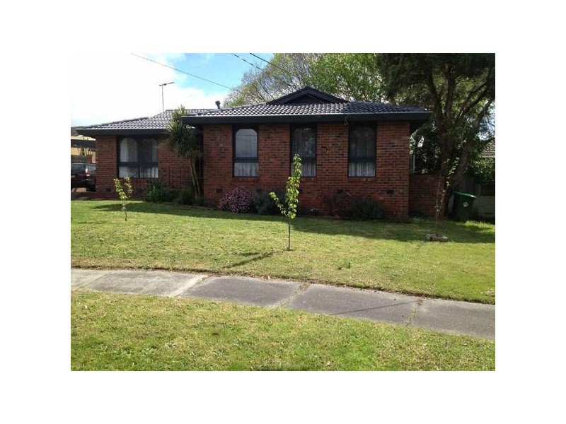 8  Coora Court, Frankston VIC 3199
