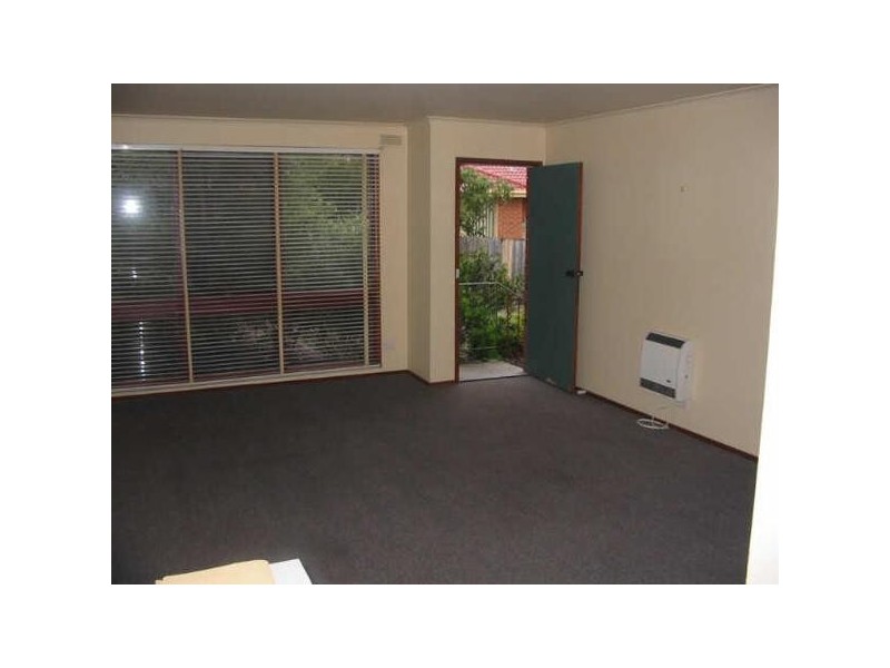 2/20  Lucerne Avenue, Mornington VIC 3931