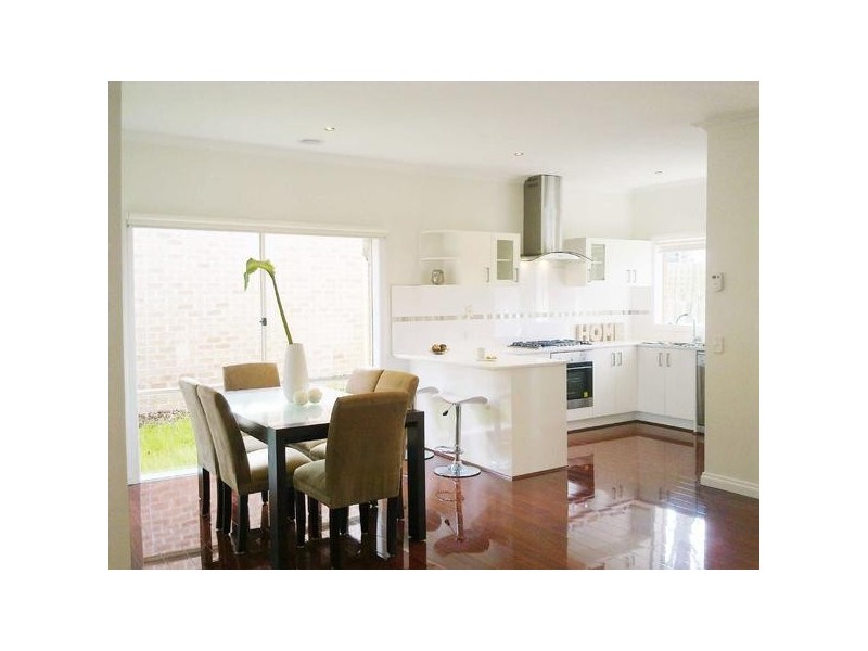 4/2  Wettenhall Road, Frankston VIC 3199