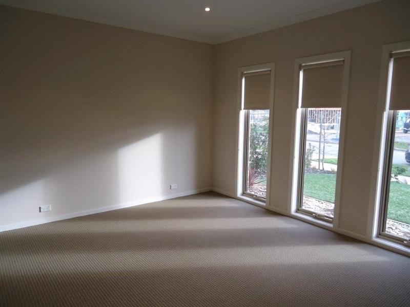 6 Ercildoune Court, Cranbourne West VIC 3977