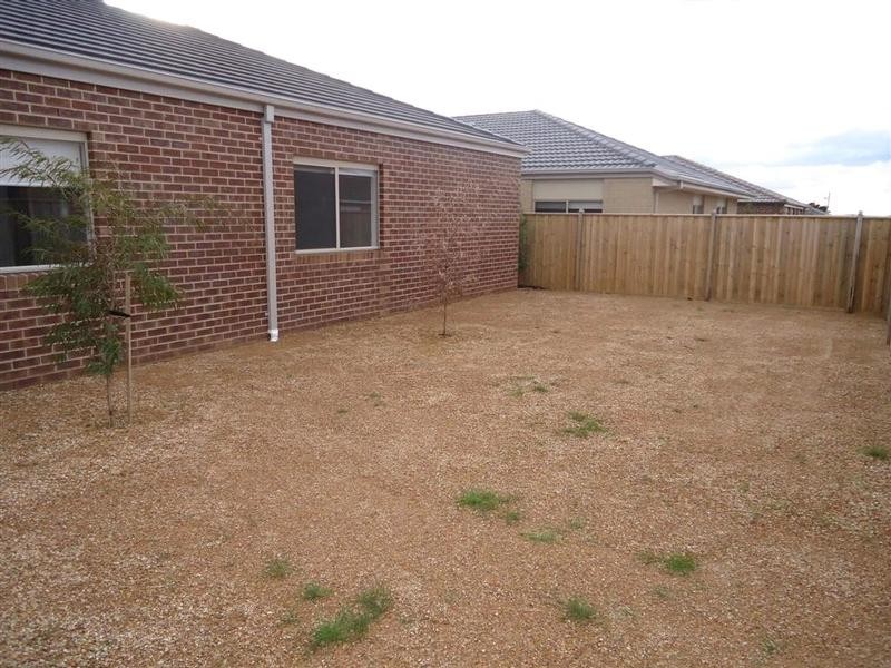 6 Ercildoune Court, Cranbourne West VIC 3977