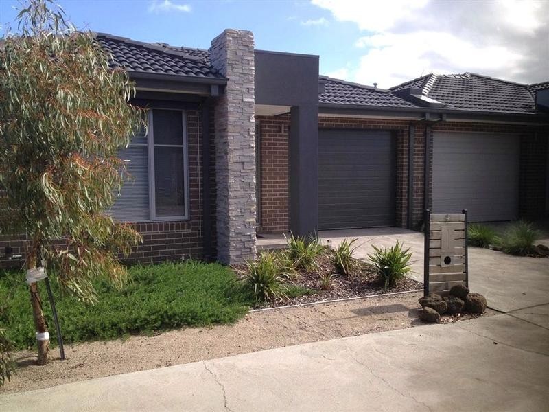 4 Blossom Way, Carrum Downs VIC 3201