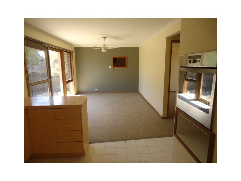 8 Tussock Court, Frankston VIC 3199