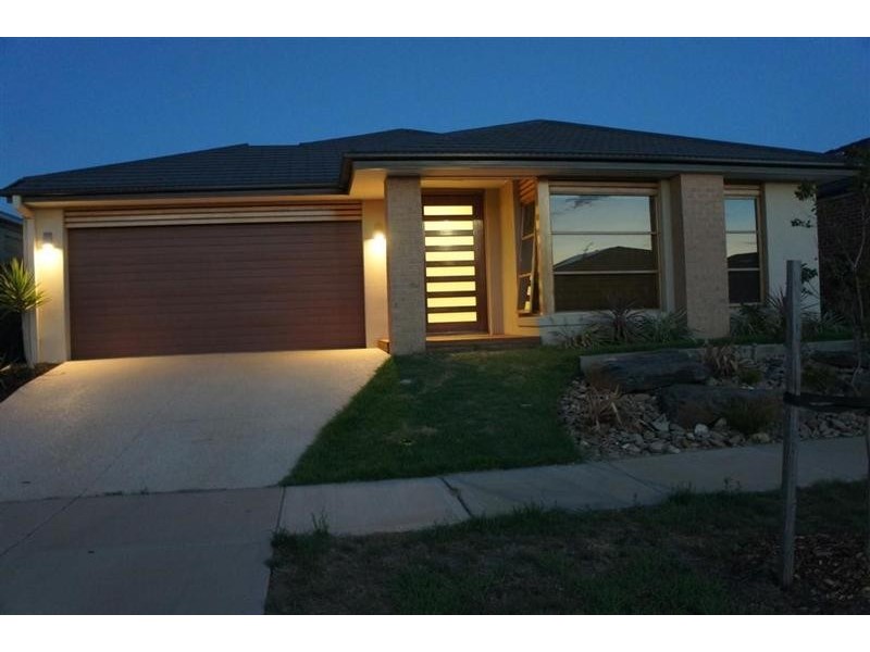 21 Connewara Crescent, Clyde North VIC 3978